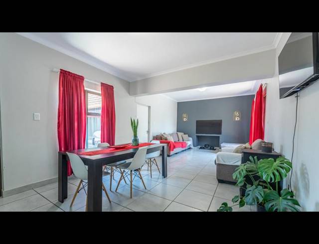 3 BEDROOM HOUSE FOR SALE IN VIKING VILLAGE